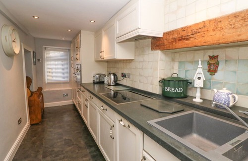 Castleton Cottage | MILLSTREAM COTTAGE, family friendly in Castleton, Peak District