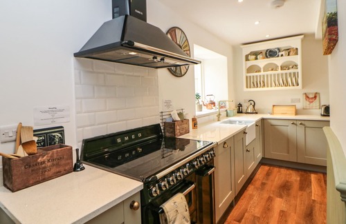 Longnor Cottage | MILLWARD HOUSE, pet friendly, character holiday cottage in Longnor