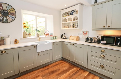 Longnor Cottage | MILLWARD HOUSE, pet friendly, character holiday cottage in Longnor