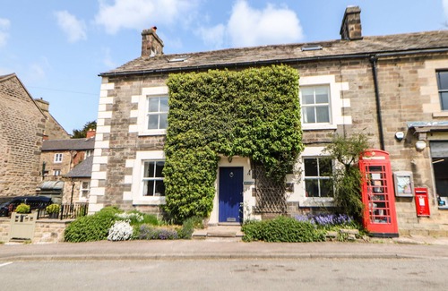 Longnor Cottage | MILLWARD HOUSE, pet friendly, character holiday cottage in Longnor