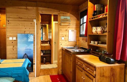 Milly-la-Foret House | Millygite roulotte - 4 seasons Chalet-on-wheels