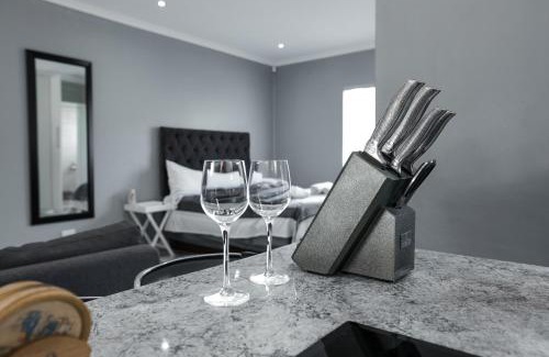 Parow North Apartment | Milo's Sky Grey Guest House - No Load shedding