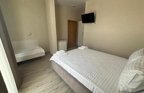 Karolino-Bugaz Hotel | Milos Hotel