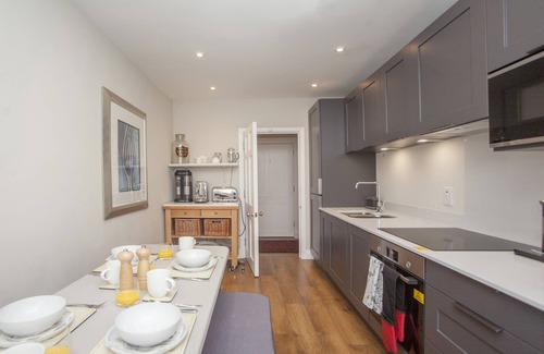 Bath Cottage | Milsom Retreat - an apartment that sleeps 4 guests in 2 bedrooms