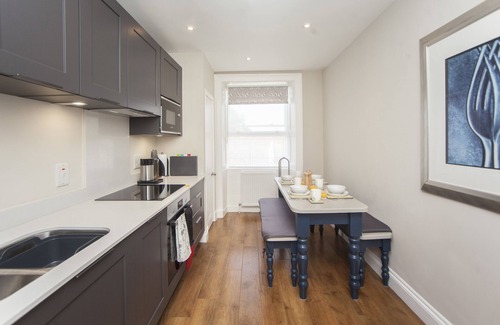 Bath Cottage | Milsom Retreat - an apartment that sleeps 4 guests in 2 bedrooms