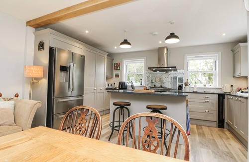 Ventnor Cottage | MILSTON, pet friendly, character holiday cottage in Chale