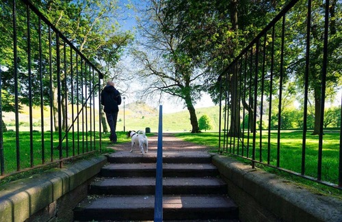 Gifford Apartment | Milton · Beautiful Holyrood Park Apartment -Near Royal Mile
