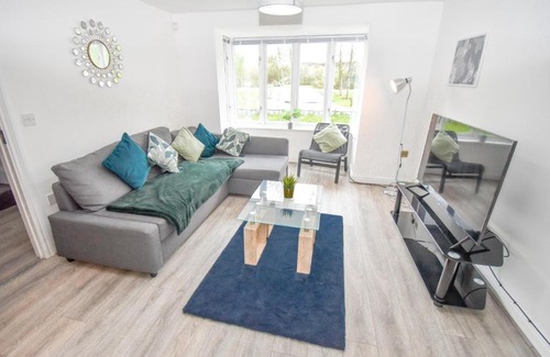 Milton Keynes House | Milton Keynes 5BR Contractor house, families/groups welcome.