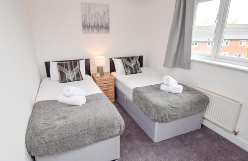 Milton Keynes House | Milton Keynes 5BR Contractor house, families/groups welcome.