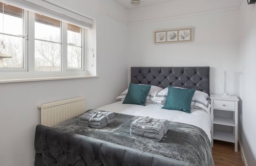 Milton Keynes House | Milton Keynes close to Station 6 bed Free Parking