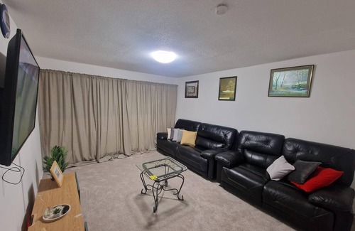 Bletchley House | Milton Keynes Modern Retreat