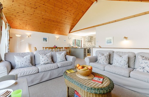Little Petherick House | Milton Lodge - Three Bedroom House, Sleeps 7