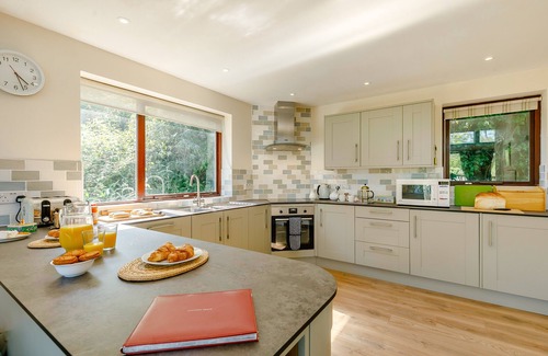 Little Petherick House | Milton Lodge - Three Bedroom House, Sleeps 7