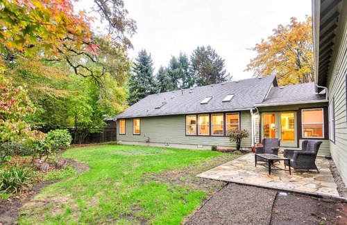 Oak Grove House | Milwaukie Home with Covered Porch Dogs Welcome!