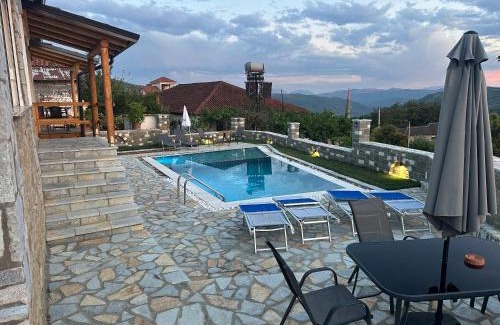 Berat House | Mimani Stone House Roshnik