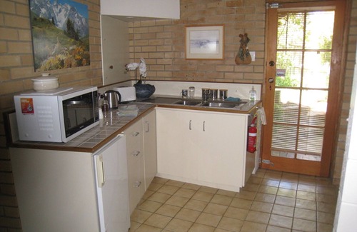 Howrah Apartment | " Mimosa ".Excellent, private accommodation with breakfast provisions provided.