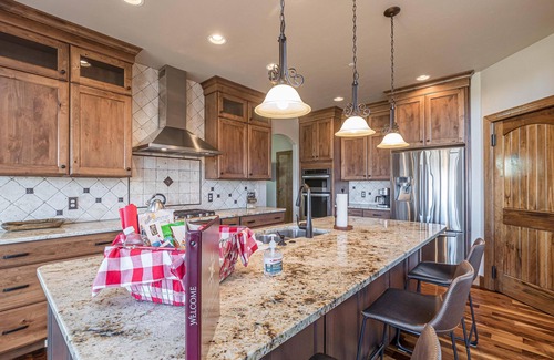 Fruita House | Mimosa Fields: Luxury Stay with Outdoor Retreat