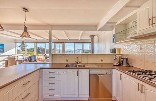 St Helens House | Mimosa Holiday House - A perfect base to explore the coast
