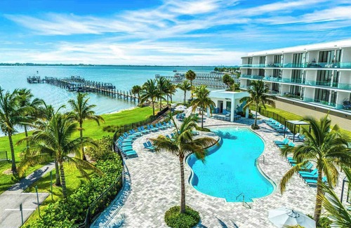 Melbourne Beach House | Mimosa Manor | Brand-New Beachfacing Villa w PVT Pool, Theater, Arcade, & More