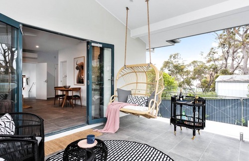 Hyams Beach Apartment | Mimosa Retreat - 250m to Chinamans Beach in Jervis Bay!