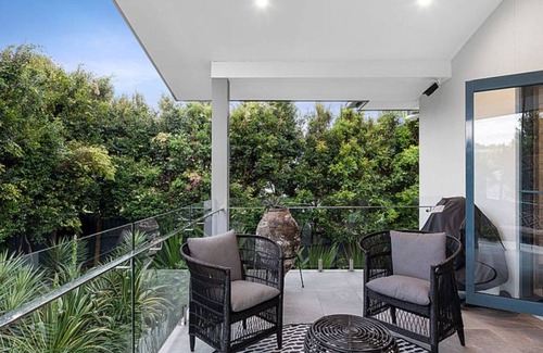 Hyams Beach Apartment | Mimosa Retreat - 250m to Chinamans Beach in Jervis Bay!