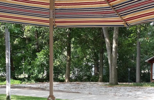 Monticello Condo | Min 30 Day Rental - w/Access to Deck, 1 Canoe and 4 Kayaks, Boatlift, Swimming