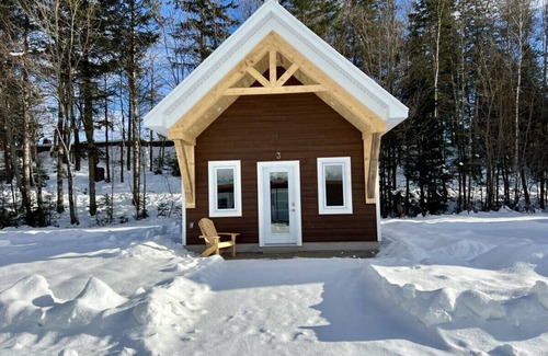 Saint-Gabriel-de-Valcartier Ski Chalet | Mini cottage # 3 by the river banks