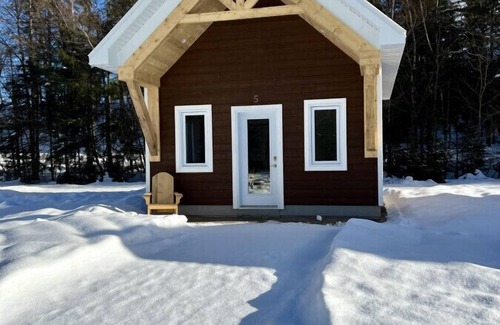 Saint-Gabriel-de-Valcartier Ski Chalet | Mini cottage # 5 by the river banks
