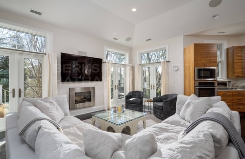 South Rehoboth House | MIN-WEEKS! STUNNING HOME W/HOT TUB-WALK TO THE BEACH! 200 New Castle St, Reh