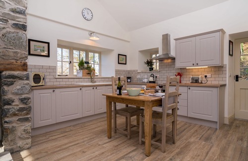 Tal-y-Cafn Cottage | Minafon - occupies an elevated position on the edge of the Bodnant Estate
