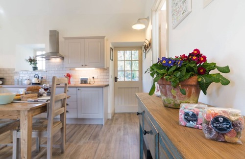 Tal-y-Cafn Cottage | Minafon - occupies an elevated position on the edge of the Bodnant Estate