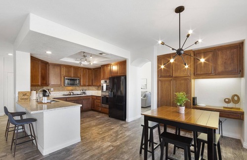 North Valley House | Mindanao Memories | Freshly Renovated 5/3 with Pool, Hot Tub, & Fire Pit!
