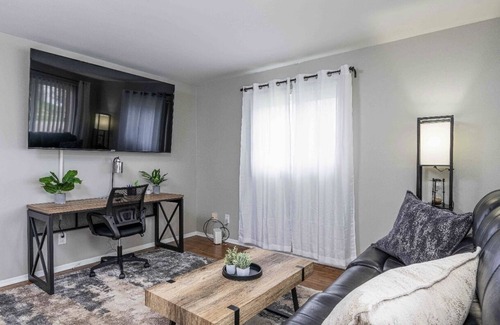 Lansing House | Mindfully Mellow 3Bd 1Bath