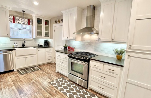 Nashville House | MINE CREEK RETREAT LUXURIOUS COMFORT - 3BR - 2.5BA