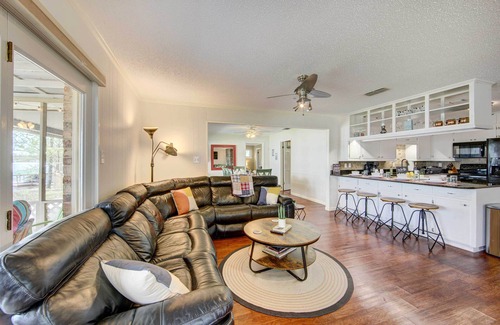 Mineola Cottage | Mineola Lake House w/Dock & Fire Pit!