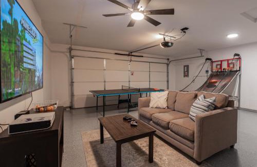 Meridian House | Mineral Spa Fire Pit Gameroom Topgolf Disc