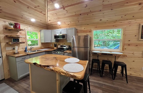 Munising Cabin | Miners Cabin - Pictured Rocks Lodging