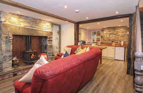 Rhiwbryfdir Cottage | MINERS REST, pet friendly, with open fire in Blaenau Ffestiniog