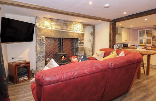 Rhiwbryfdir Cottage | MINERS REST, pet friendly, with open fire in Blaenau Ffestiniog