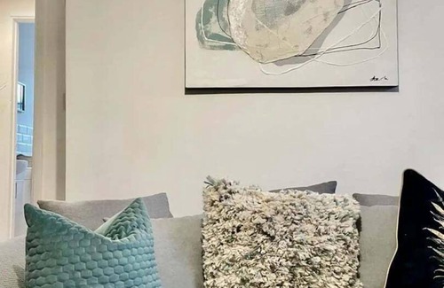 Newport Apartment | Minerva Close by Tŷ SA