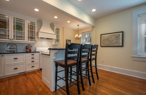 Hendersonville Apartment | Minette's Downtown Condo | Historic Spot in Downtown Hendersonville