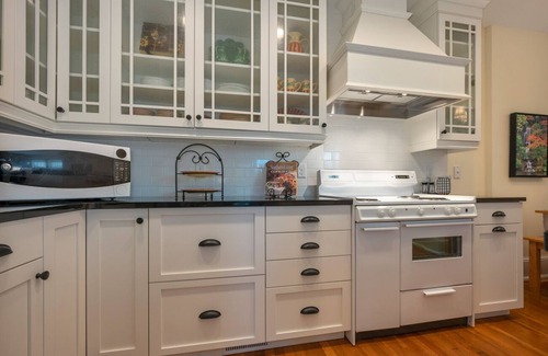 Hendersonville Apartment | Minette's Downtown Condo | Historic Spot in Downtown Hendersonville