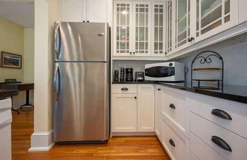 Hendersonville Apartment | Minette's Downtown Condo | Historic Spot in Downtown Hendersonville