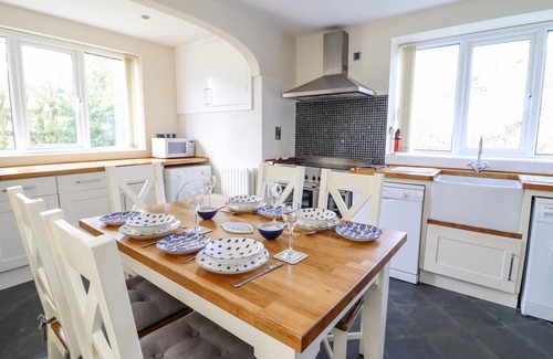 Llanarmon Dyffryn-Ceiriog Cottage | MINFFORDD, family friendly in Llanarmon Dyffryn Ceiriog