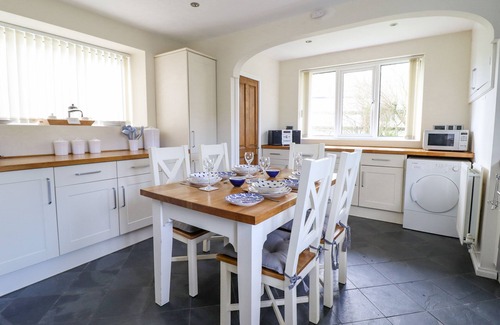 Llanarmon Dyffryn-Ceiriog Cottage | MINFFORDD, family friendly in Llanarmon Dyffryn Ceiriog