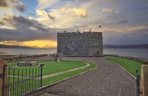Ardnamurchan Peninsula Hotel | Mingary Castle - Restaurant with Rooms