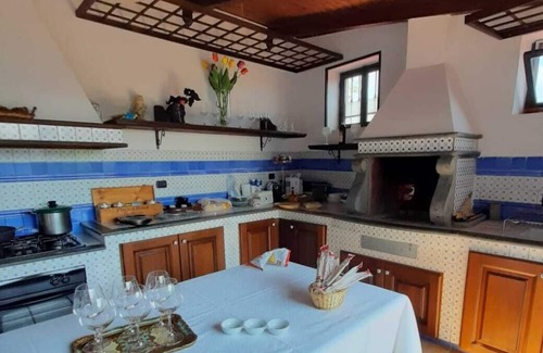 Terzigno Cabin | Mini appartamento romantico indipendente con giardino e piscina ad uso esclusivo