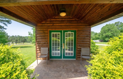 Buchanan Cabin | Mini Cabin at Fishtale Lodge