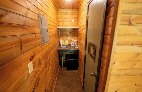 Buchanan Cabin | Mini Cabin at Fishtale Lodge