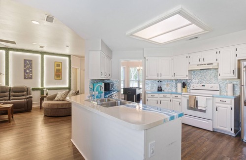 Allen House | Mini Cancun - Ultimate Tropical Getaway